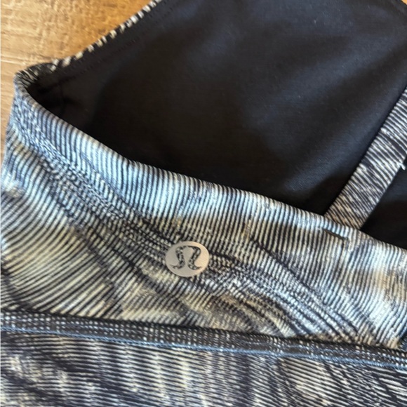 Lululemon Energy Bra *Medium Support, B–D Cup
Dimensional Icing Blue Multi - Picture 5 of 6